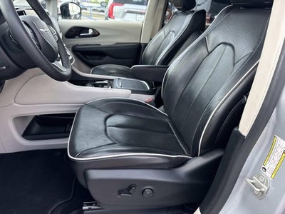 2023 Chrysler Pacifica Hybrid Limited