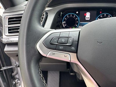 2025 Volkswagen Atlas Cross Sport 2.0T SE w/Technology