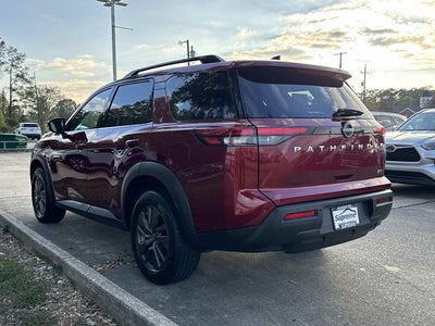 2024 Nissan Pathfinder SV