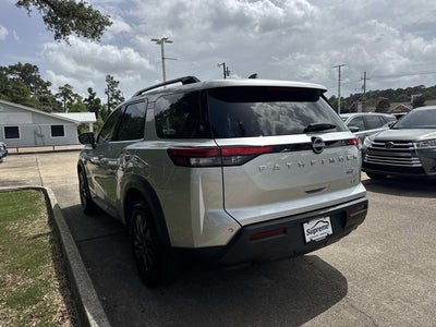2024 Nissan Pathfinder SV
