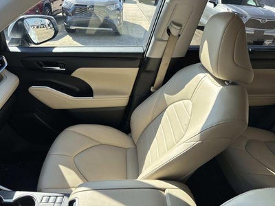 2023 Toyota Highlander Hybrid XLE