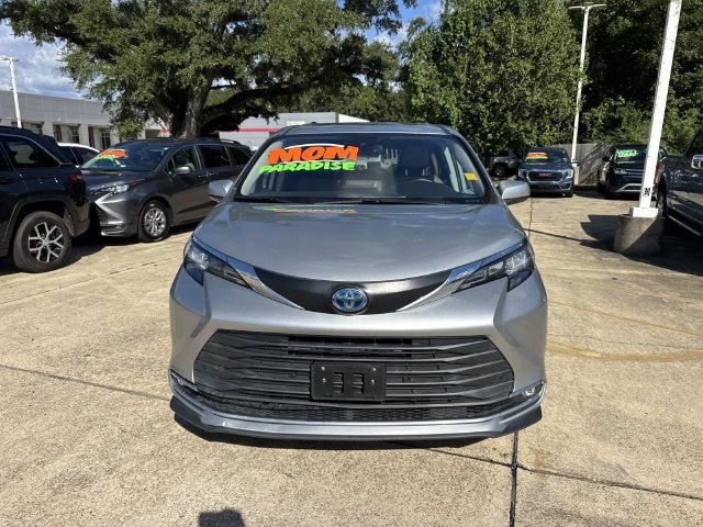 2024 Toyota Sienna XLE 8 Passenger
