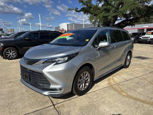2024 Toyota Sienna XLE 8 Passenger