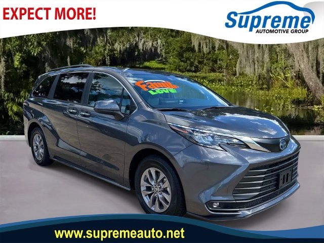2025 Toyota Sienna XLE 8 Passenger