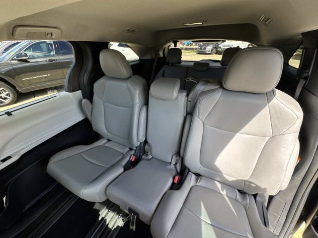 2025 Toyota Sienna XLE 8 Passenger