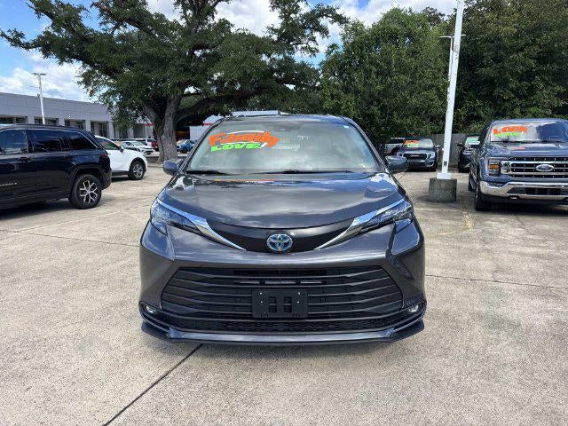2025 Toyota Sienna XLE 8 Passenger