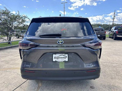 2025 Toyota Sienna XLE 8 Passenger