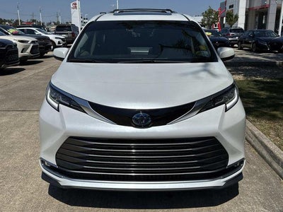 2022 Toyota Sienna Limited 7 Passenger