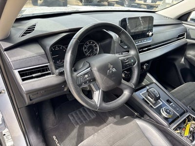 2024 Mitsubishi Outlander SE