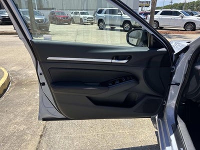 2025 Nissan Altima 2.5 SR