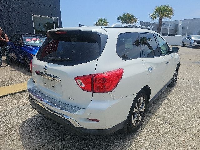 2017 Nissan Pathfinder SL