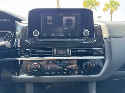 2025 Nissan Pathfinder SV