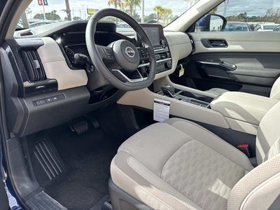 2025 Nissan Pathfinder SV