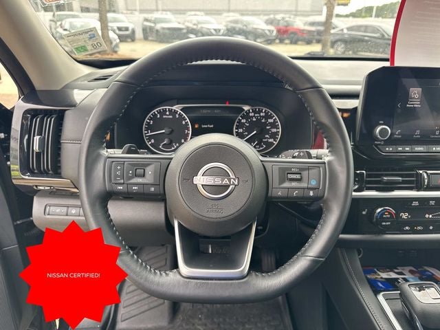 2025 Nissan Pathfinder SV