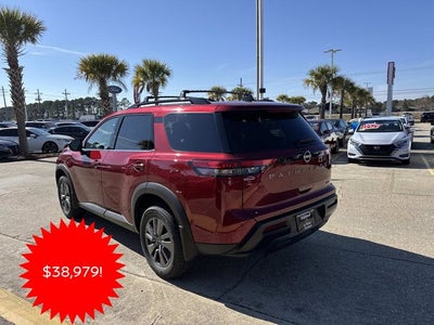 2026 Nissan Pathfinder SV