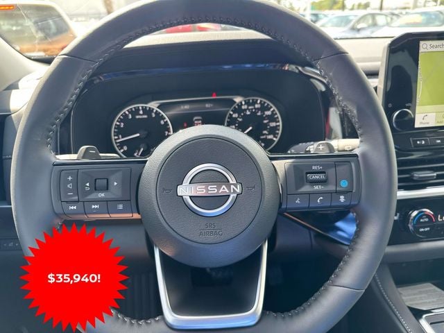 2025 Nissan Pathfinder SL