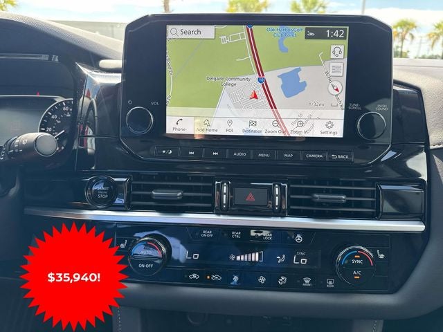 2025 Nissan Pathfinder SL