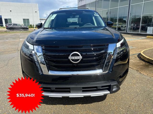 2025 Nissan Pathfinder SL