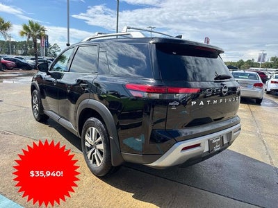 2025 Nissan Pathfinder SL