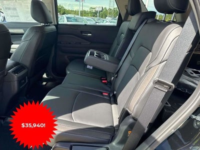 2025 Nissan Pathfinder SL