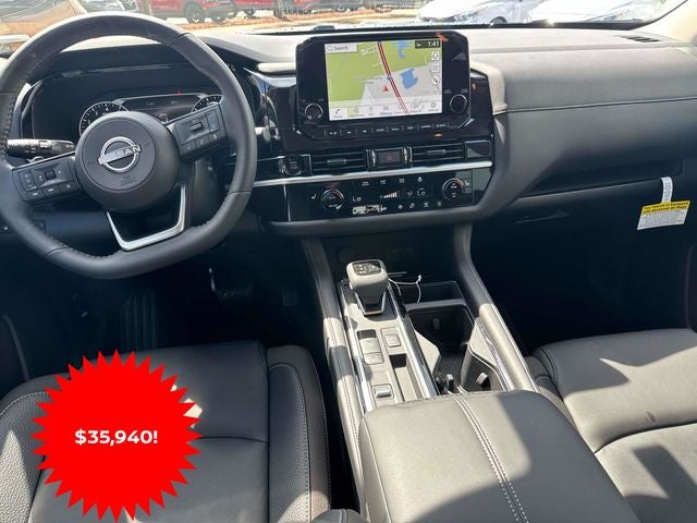 2025 Nissan Pathfinder SL