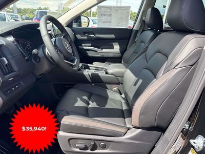 2025 Nissan Pathfinder SL