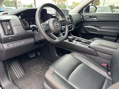 2024 Nissan Pathfinder SL