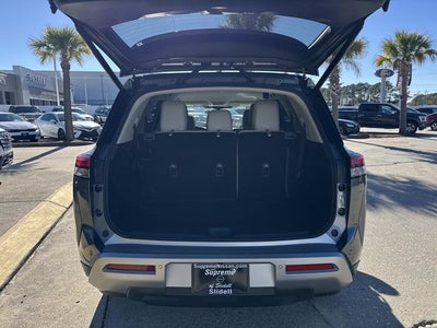 2025 Nissan Pathfinder SL