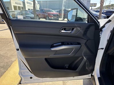 2025 Nissan Pathfinder SL