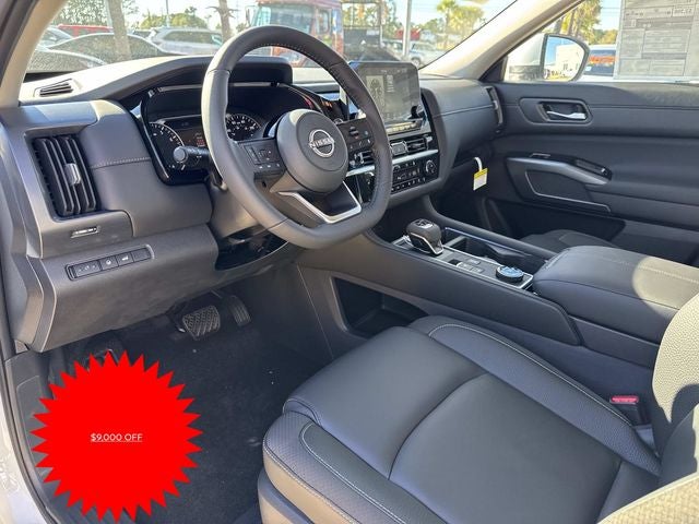 2025 Nissan Pathfinder SL