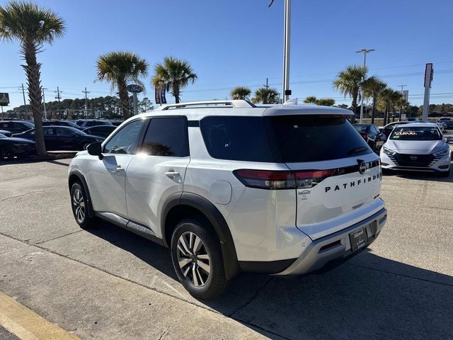 2025 Nissan Pathfinder SL