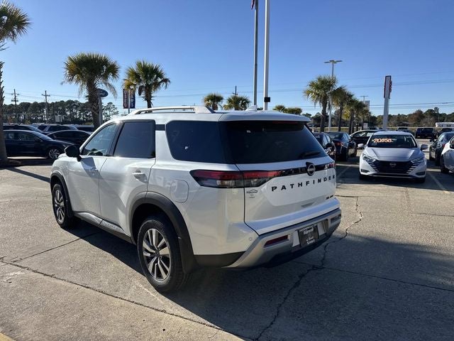 2025 Nissan Pathfinder SL