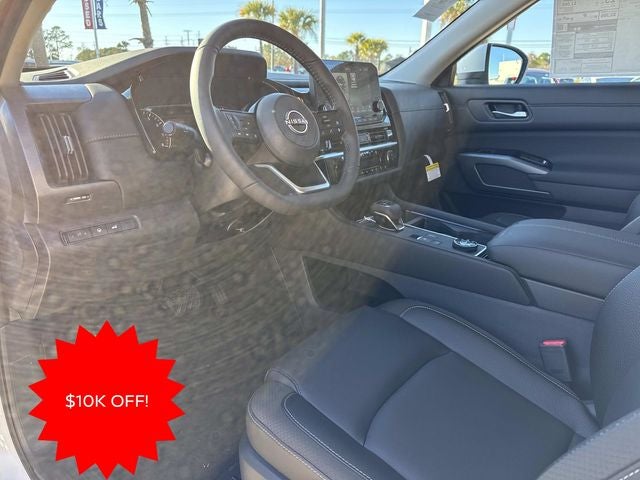 2025 Nissan Pathfinder SL