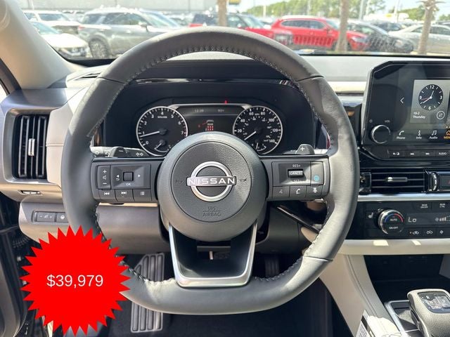 2025 Nissan Pathfinder SL