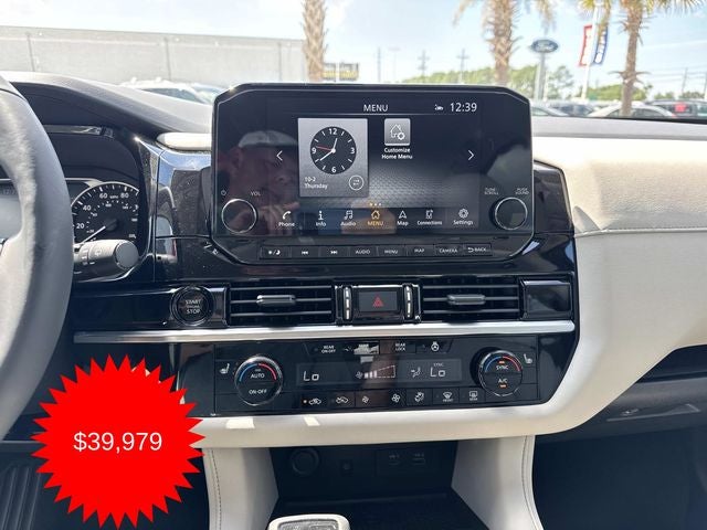 2025 Nissan Pathfinder SL