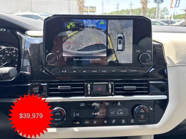 2025 Nissan Pathfinder SL