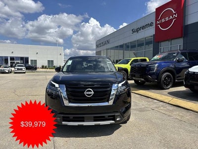 2025 Nissan Pathfinder SL