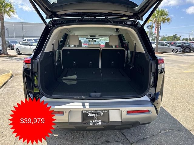 2025 Nissan Pathfinder SL