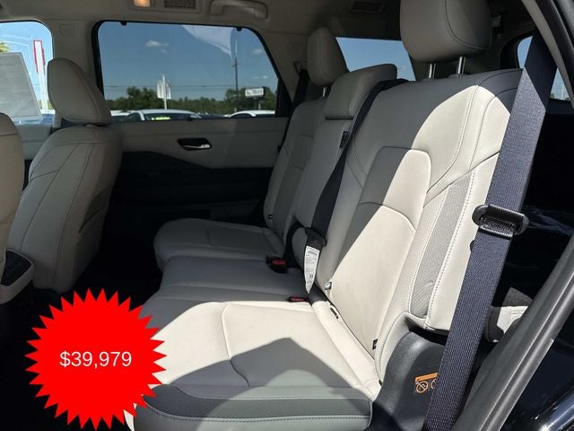 2025 Nissan Pathfinder SL