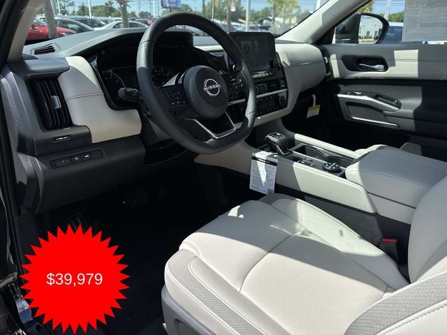 2025 Nissan Pathfinder SL