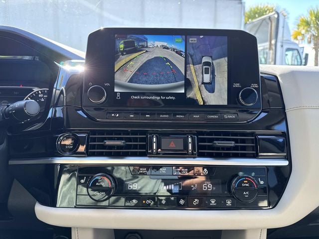 2025 Nissan Pathfinder SL