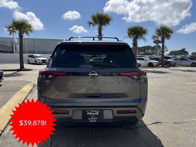 2026 Nissan Pathfinder SL