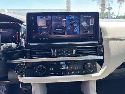 2026 Nissan Pathfinder SL