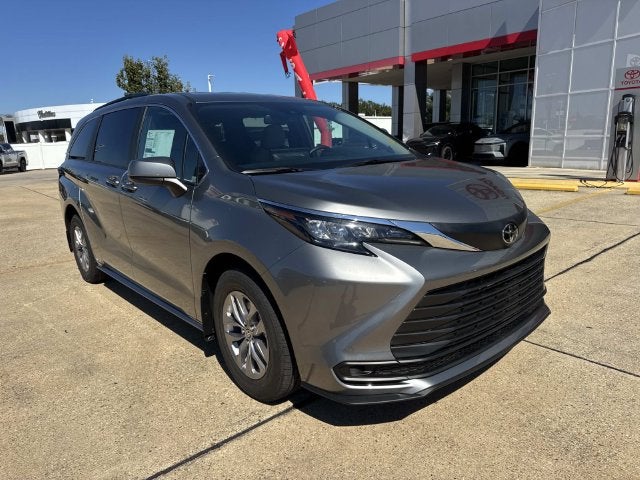2026 Toyota Sienna LE 8 Passenger