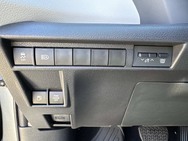 2026 Toyota Sienna LE 8 Passenger