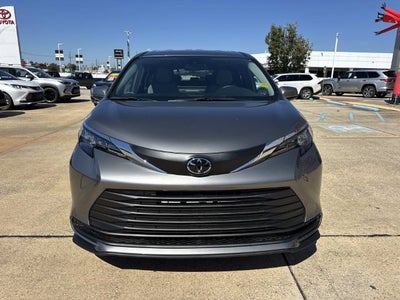 2026 Toyota Sienna LE 8 Passenger