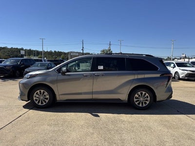 2026 Toyota Sienna LE 8 Passenger