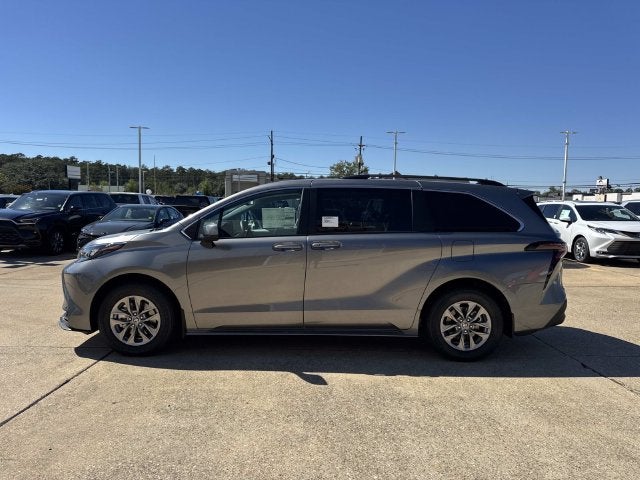 2026 Toyota Sienna LE 8 Passenger