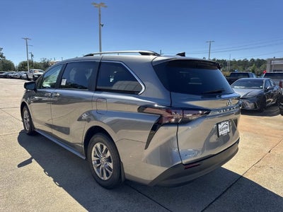 2026 Toyota Sienna LE 8 Passenger