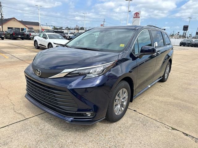 2026 Toyota Sienna XLE 8 Passenger
